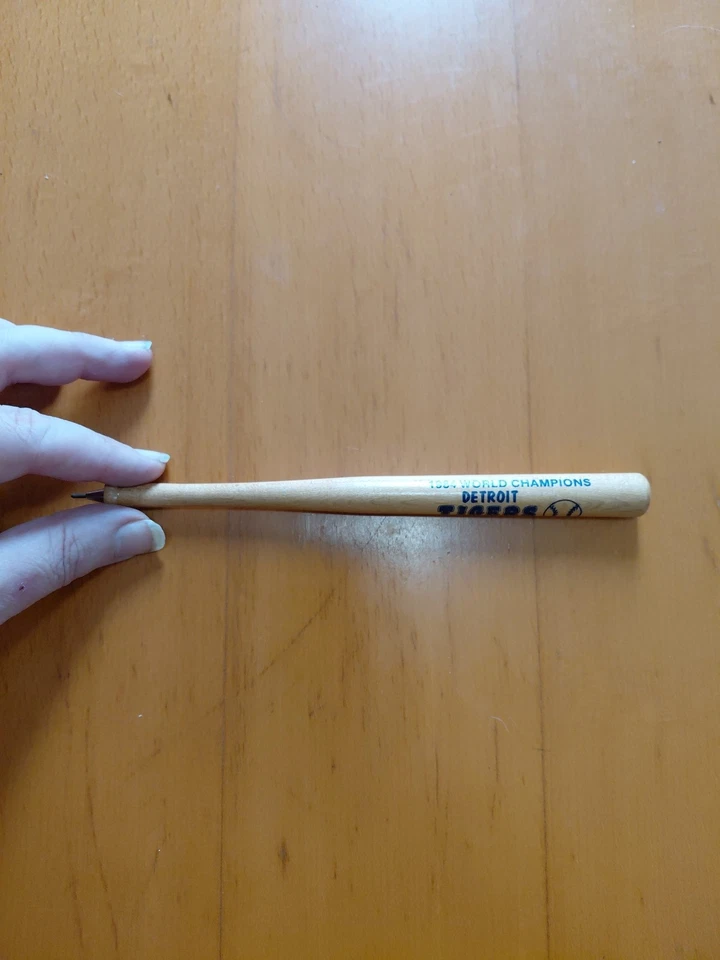 Pluma en forma de murciélago de los Tigres de Detroit campeones de la Serie Mundial 1984 de colección Foto 1 de 1