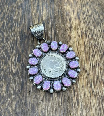 Colgante Navajo Hecho a Mano Plata Esterlina Rosa Ópalo de Fuego Racimo Búfalo Moneda Foto 1 de 3