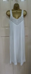 VINTAGE JONELLE MADE IN ENGLAND WHITE SILKY POLYESTER LONG FULL SLIP SZ 12-14 - Picture 1 of 9