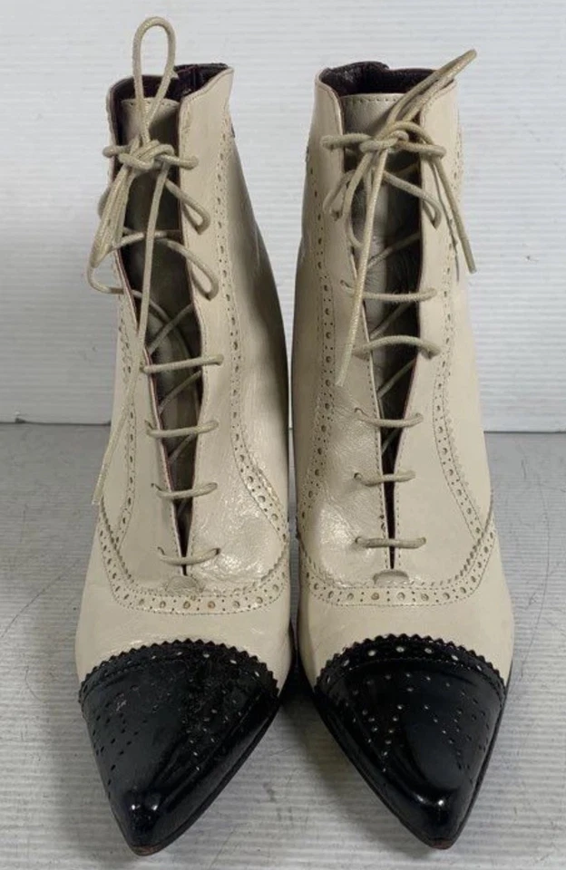 Botín para mujer Via Spiga Italy de cuero negro blanco punta con cordones al tobillo 6,5 M Foto 1 de 4