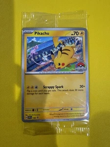 Pokémon TCG - Pikachu 2024 Weltmeisterschaften VERSIEGELTE PROMO IN DER HAND - Bild 1 von 2