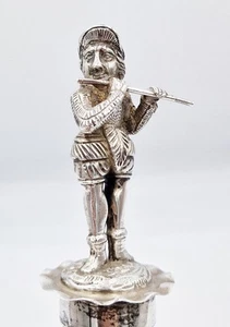 EDLER ANTIKER FLASCHENVERSCHLUSS AUS MASSIVEM SILBER FLÖTENSPIELER AUS GEGOSSEN um 1900 - Bild 1 von 6