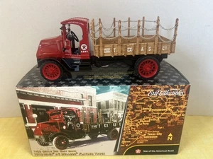 Camión de plataforma Ertl Texaco 1918 Mack AC Bulldog escala 1:32 nuevo - Imagen 1 de 9