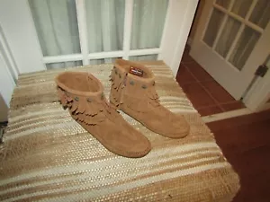 Minnetonka 693 Women's 10 Tan Suede Leather Fringe Zip Up Ankle Booties Boots - Picture 1 of 7