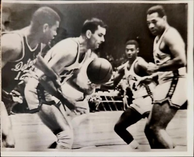 Foto de baloncesto de la NBA 1964 Oscar Robertson Jerry Lucas Wayne embrión Cincinnati Aba Foto 1 de 4