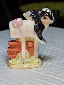 Vintage 1976 Enesco Maruri Masterpiece Bone China Skunk in Mailbox Figurine  - Picture 1 of 8