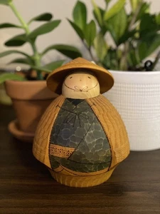 Vintage Gumma Kokeshi von Sansaku Sekiguchi 'Ikusanga - Going to the Mountains' - Bild 1 von 11