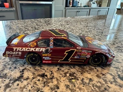 Bajo Martin Truex Jr #1 Custom Action Diecast 2004 Pro Shops nuevo con etiquetas 1:24 - ¡Raro!   Foto 1 de 4