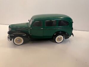 Franklin Mint 1946 Chevrolet Suburban Panel Truck Camper 1:24 Green COMPLETE