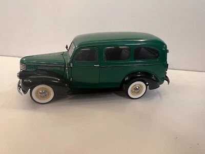 Cámper Chevrolet Suburban 1946 Franklin Mint panel 1:24 verde COMPLETO Foto 1 de 4