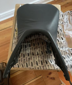 KTM DUKE 125 - Original Fahrersitz Sitz Sitzbank  Artikelnummer: 93007040000 - Bild 1 von 5