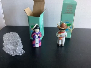 Juego De 2 Adornos Navideños Niños Del Mundo De Colección Japón México - Imagen 1 de 5