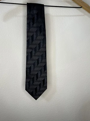 Corbata de seda del Museo Metropolitano de Arte negra y gris con patrón de hojas tejidas Foto 1 de 4