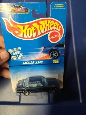 Tarjeta Hot Wheels 1996 azul/blanco #609 Jaguar XJ40 azul oscuro con radios de encaje cromados Foto 1 de 4