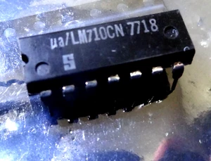 UA/LM710CN Signetics voltage comparator 14 pin UA710CN-14 LM710CN - Picture 1 of 2