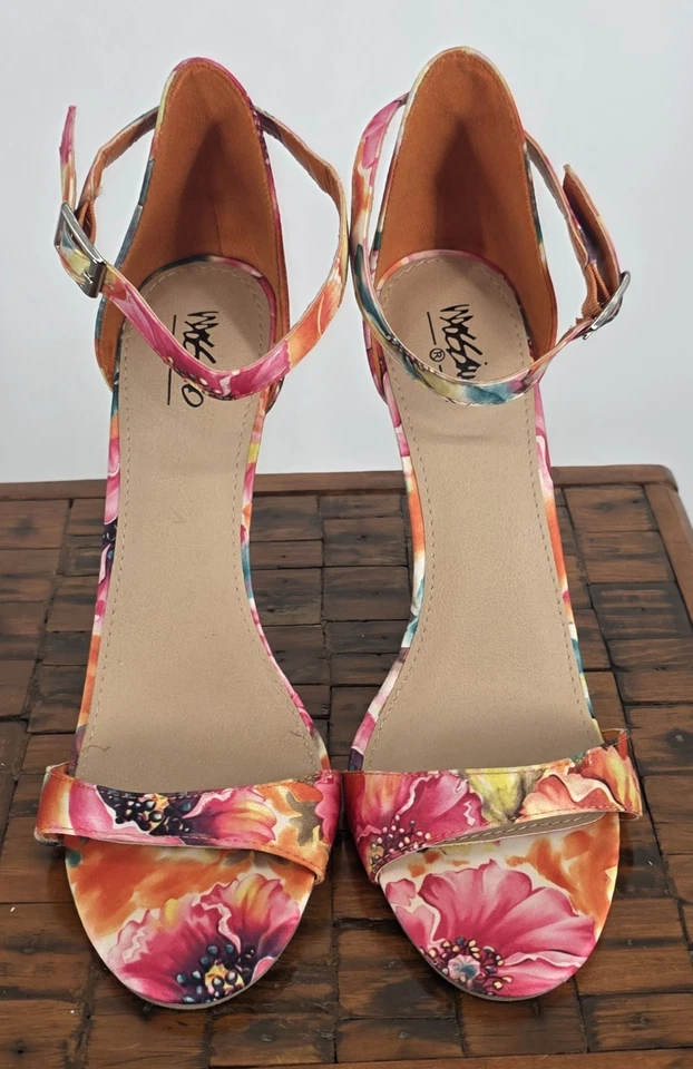 Sandalias florales Mossimo Stiletto punta abierta con cierre de hebilla en el tobillo talla 9,5 Foto 1 de 4