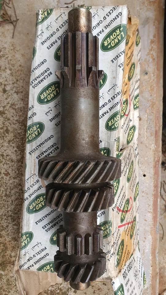 NOS Synchromesh Gearbox Cluster Shaft suitable for Land Rover Series 2a 3 576686 - Image 1 of 1