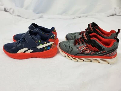 2 pares de zapatos Reebok y Sketcher unisex para niños pequeños 10,5 multicolores  Foto 1 de 4