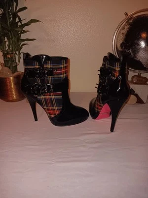 Betsey Johnson 漆皮格子扣牛津高跟鞋女学生 6 码 — 第 1/4 张图片