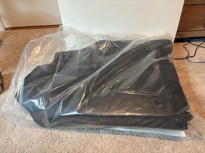 Forros de piso de goma resistentes a la intemperie ajuste personalizado para Jeep Grand Wagoner 2022-2025. Foto 1 de 2