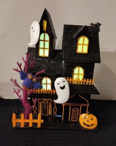 Casa embrujada de Halloween de metal negro con luces, fantasmas, calabazas, búhos - Imagen 1 de 6