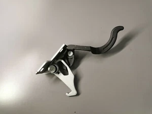 NEW GENUINE BMW 3 SERIES E46 COUPE & CABRIO HOOD CATCH 8238459 - Picture 1 of 11
