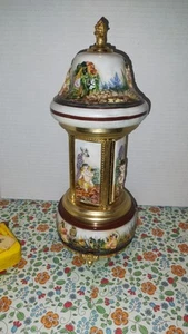 Cigarrillo/lápiz labial vintage REUGE Capodimonte querubín música carrusel - Imagen 1 de 24