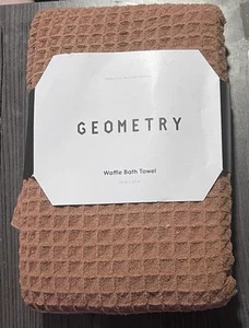 Geometry Waffle Bath Towel Dusty Rose 26" x 67" - New - Picture 1 of 2