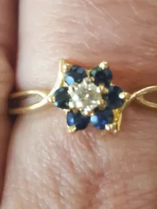 Anello Zaffiro Blu Taglio Tondo E Diamante Fiore Oro Giallo Massiccio 14kt - Foto 1 di 12