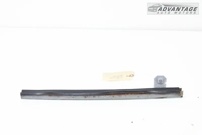 2003-2009 HUMMER H2 FRONT  RIGHT SIDE DOOR WINDOW GLASS GUIDE CHANNEL SEAL OEM - Image 1 of 4