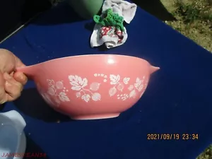 Vintage Pyrex Glass #444 Pink Gooseberry 4 Qt Cinderella Nesting Mixing Bowl - Picture 1 of 7