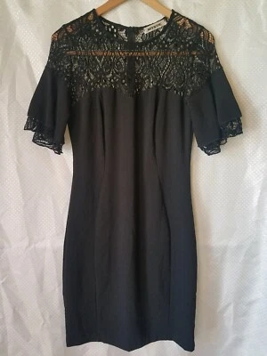 Vestido formal negro Mystic para mujer de encaje escote corazón mangas campana pequeño/mediano Foto 1 de 4