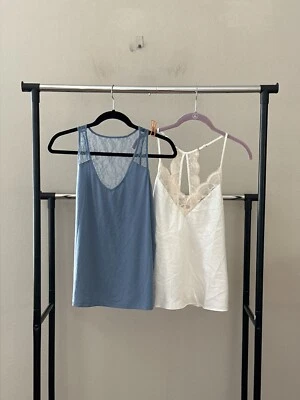 Лот из 2 Flora Nikrooz Sz S мягкий трикотаж атласной кружевной отделки Camisole Cami Top комплект - Изображение 1 из 4