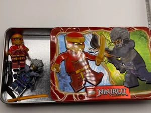 LEGO Ninjago Mech Kai vs. Asche Metallbox (112403) - Bild 1 von 2