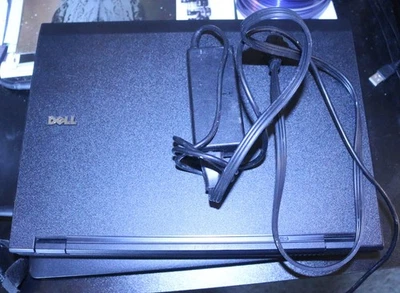 Ноутбук - Dell E5400 Latitude - Windows 10 - включает шнур питания переменного тока - Изображение 1 из 4
