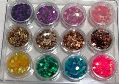 decoracion para uñas en forma de corazones con 12 colores diferentes Foto 1 de 2