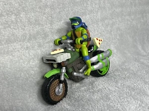 Teenage Mutant Ninja Turtles Mutant Mayhem Ninja Kick Cycle avec figurine Leonardo - Photo 1/6