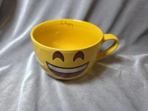 Mug Me I'm Famous Yellow Be Happy Smiley Face Handled 28 oz Soup Bowl - Picture 1 of 9