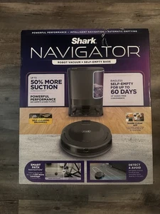 Shark NAVIGATOR RV2820AE Robot Aspirapolvere Autosvuotante Senza Sacco con Wi-Fi NUOVO $449 Msrp - Foto 1 di 6