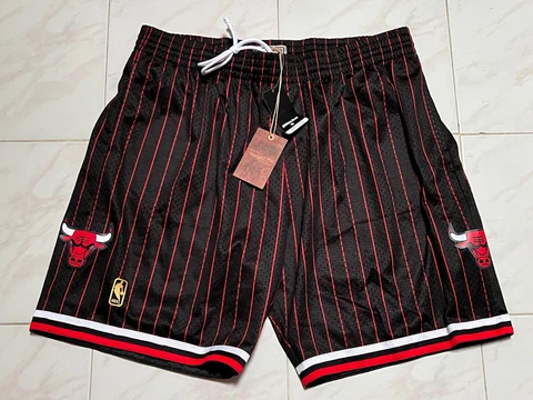 Mitchell & Ness NBA 96/97 Bulls Alternate Swingman Pinstripe Shorts Black Men L Cover