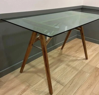 Escritorio de madera maciza y vidrio - Nuevo Foto 1 de 4