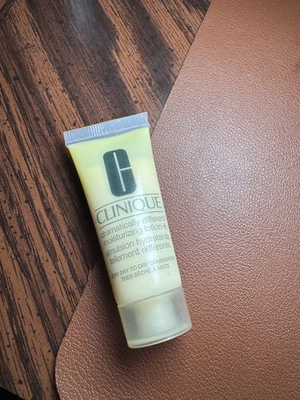 Clinique Dramatically Different Moisturizing Lotion+ Tube Travel 0.5 oz/15 ml - Image 1 of 2