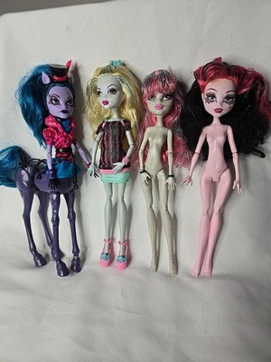 Monster High  Dolls Lot Of 4 LOT #1  - Image 1 of 4