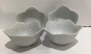 "Muelle 1 Importaciones ""Lotus"" Porcelana Blanca Flor Tulipán Condimento Mini Tazones Set 4 - Imagen 1 de 6