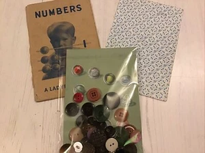 30 Mixed Vintage Buttons Displayed on Ladybird Learning To Read Pages. Marbles - Imagen 1 de 3