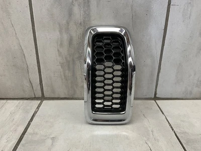 OEM 2014-18 JEEP CHEROKEE FRONT RADIATOR GRILL INSERT #3 68303626AA - Image 1 of 4