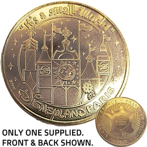 Moneda de Oro Disneyland París It's A Small World Parques Disney 2024 Medalla de Atracción - Imagen 1 de 9