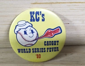 ¡ULTRA RARO! 1980 Royals KC’s Caught World Series Fever ‘80 Pin Difícil de Encontrar ¡ÚNICO!! - Imagen 1 de 2