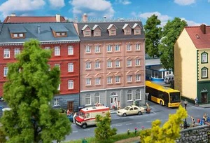 Faller 130627 casa de pueblo con despacho - kit - Imagen 1 de 3