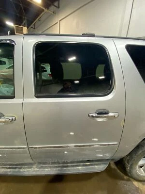 Used Rear Left Door Assembly Rear Side fits: 2014 Chevrolet Suburban 1500 door d - Imagem 1 de 4